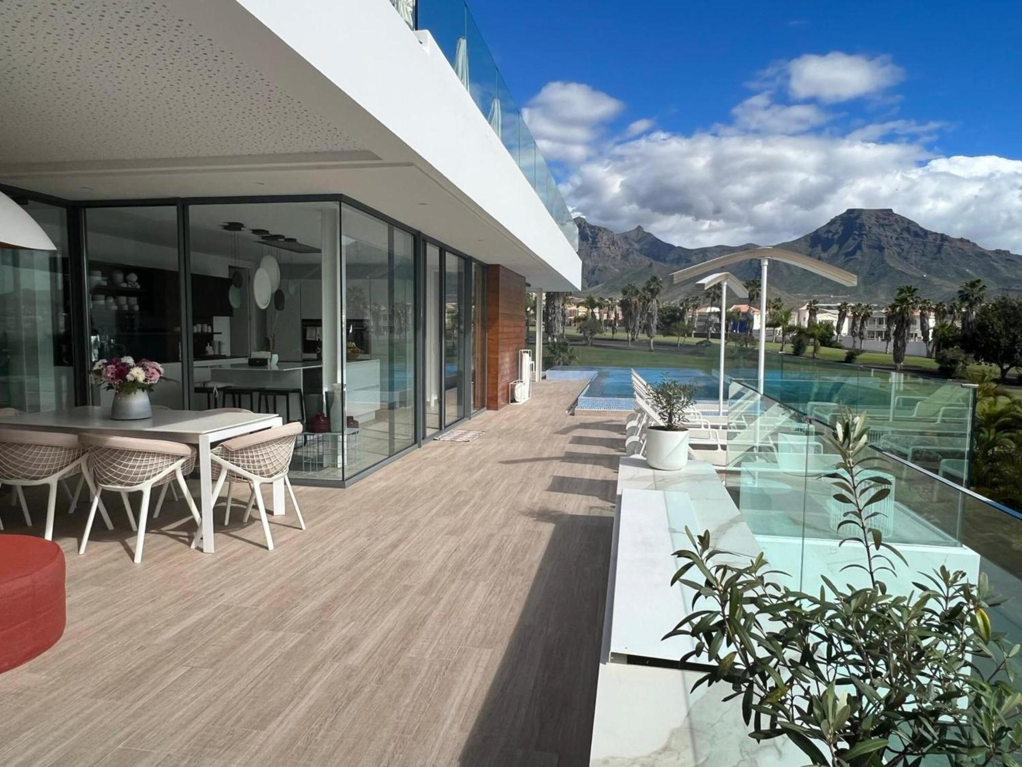 Luxury Villa Rebeka - Heated Pool And Jacuzzi Costa Adeje  ภายนอก รูปภาพ